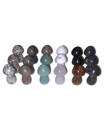 Geschnitzte Pilze aus Natursteinen